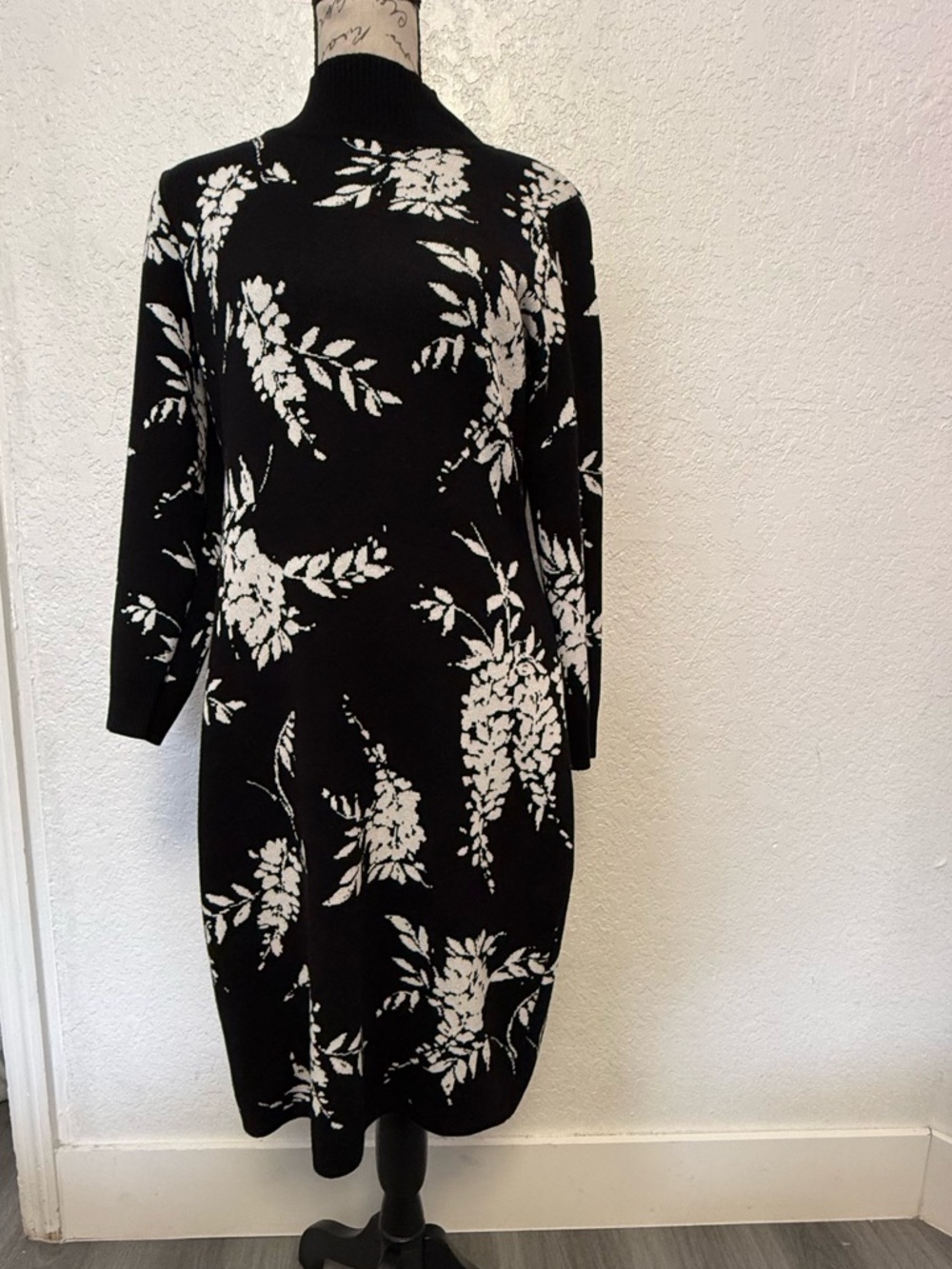 Calvin Klein Black & White Floral Mock Neck Knit Sweater Dress - Size M - Picture 2 of 10